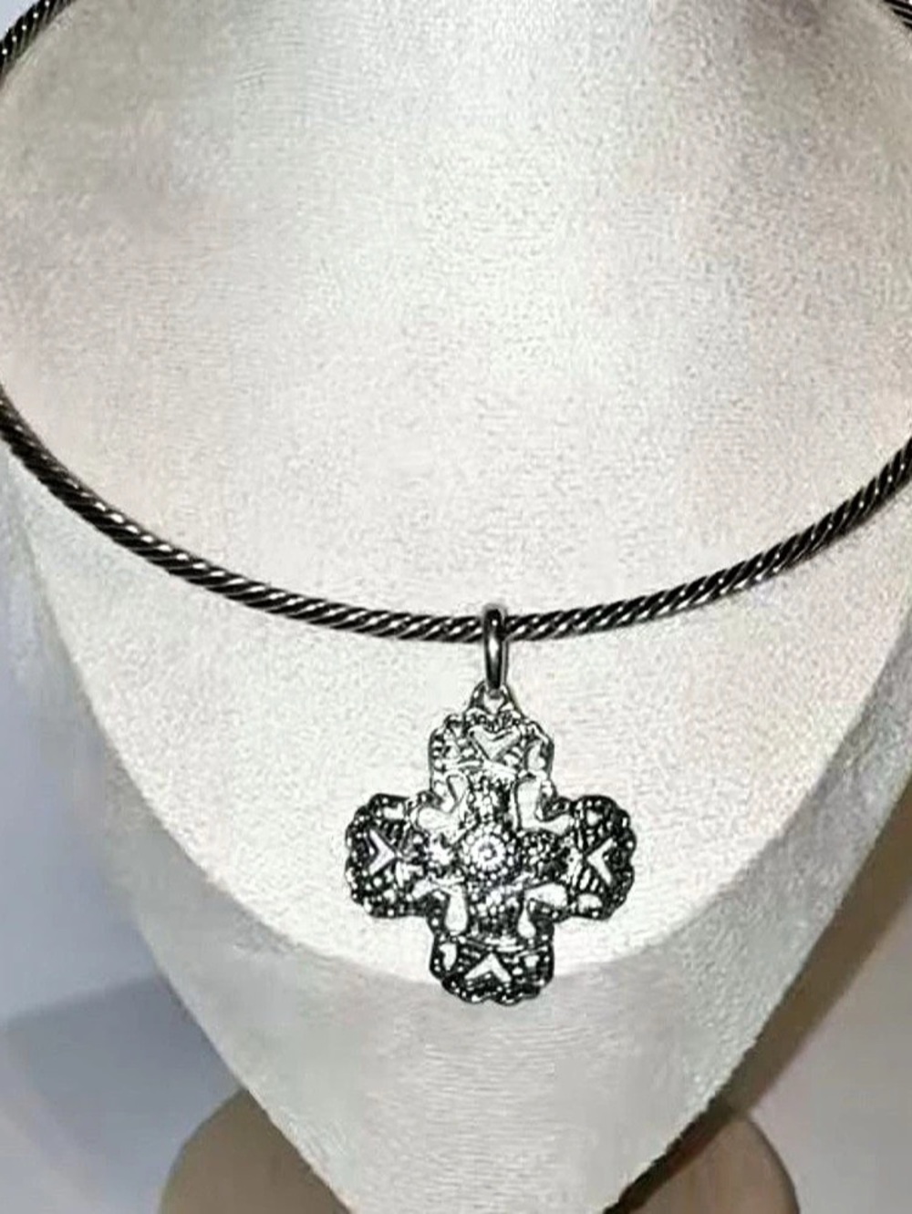Vintage Premier Designs Kindred Cross Torque Wire Choker Collar Necklace Silver